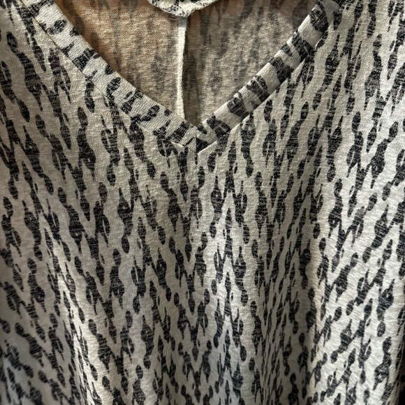 V Neck light Tee shirt -Bobeau blue and white Size XL - Picture 3 of 7